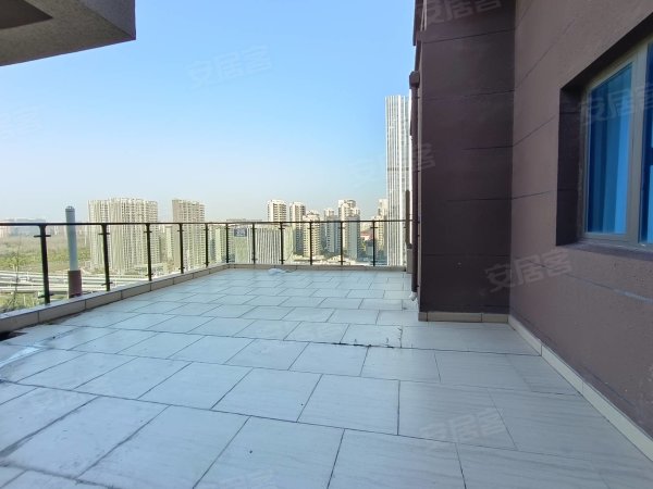私人大露台_碧桂园中堂顶楼复式两层__自住种花_带宠物_直播