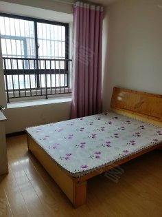 3室1厅1卫拎包入住客厅有空调。