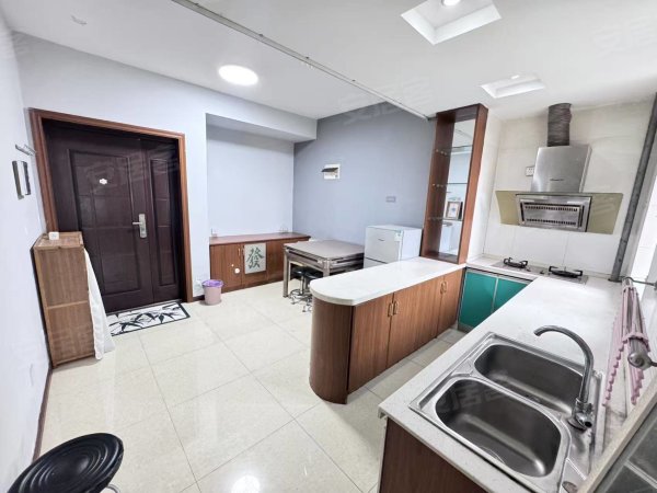 整租家具家电齐全拎包入住近邻方圆荟要素大市场金融港