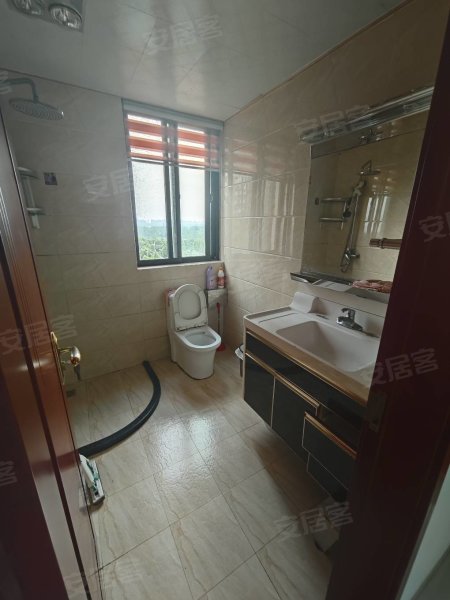 皇家花园三室两厅精装修拎包入住低楼层安静陪读位置好