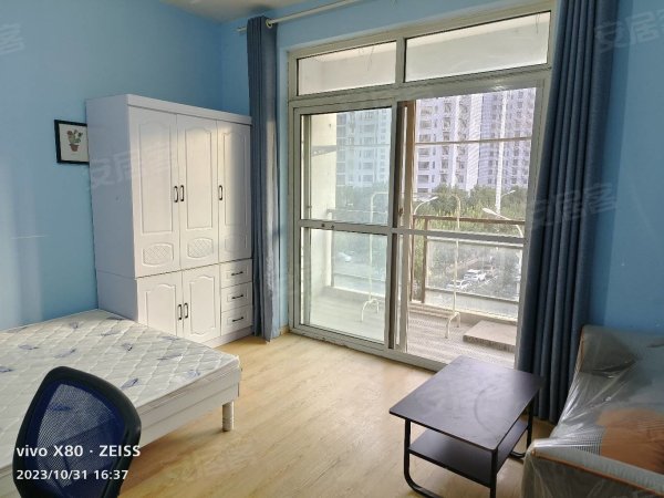 免费，真实房源东方名景朝南带阳台600主卧包水包宽带物业实拍