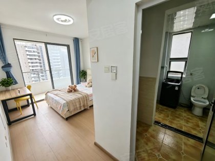 实拍房源，原装独卫）大阳台）金融港，要素大市场旁，方圆荟对面