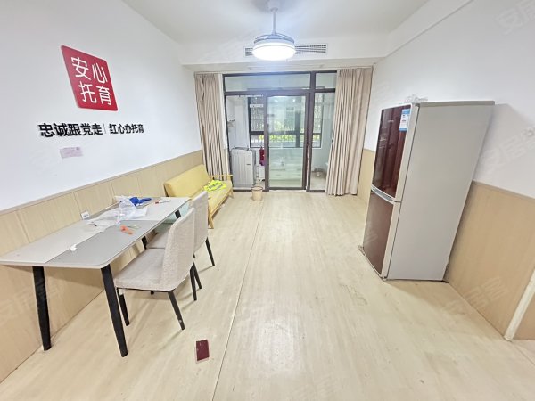 文一陶冲湖城市广场_采光好_精装修_三室配齐_客厅有空调