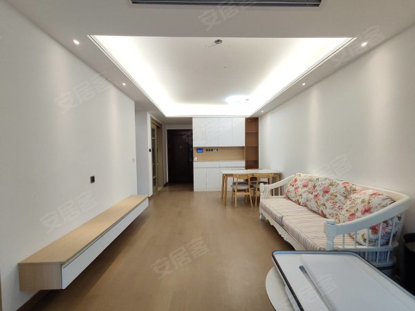 雍华府_业主自住精装三房出租_全屋定制衣柜_家具家电齐全