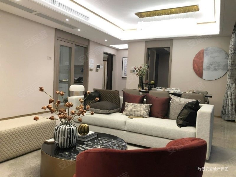 广汇御园(二期)4室2厅2卫134㎡南北230万
