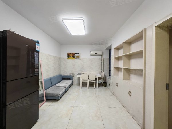 大兴新居c区，包物业好楼层，家具家电齐全，拎包入住