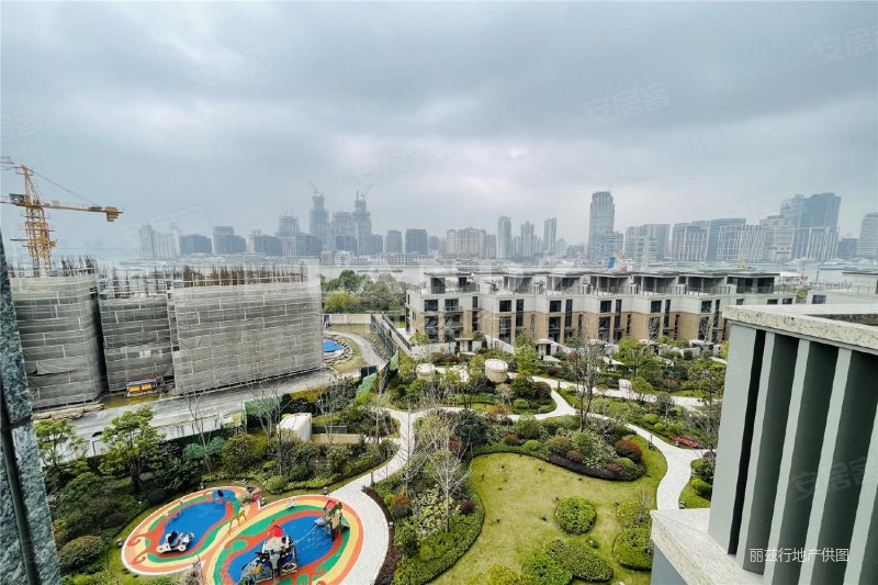 滨江凯旋门2室2厅2卫136.07㎡南2880万