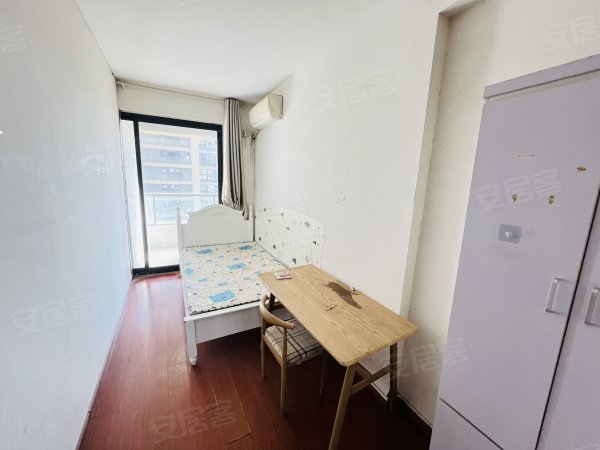 免押月付实图实价信地藏龙阁带阳台近信地城市广场三里街汽配城