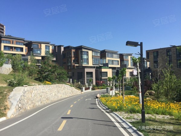 捡漏147平230万起万科青岛小镇叠拼别墅套四三卫
