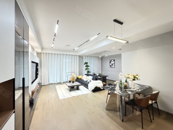 实拍可月付_租客到期已搬_全屋定制柜_地暖中央空调_拎包即住