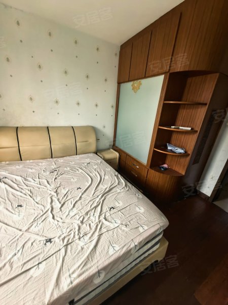 东航银燕小区_家具家电齐全_随时看房_户型好_地段好_拎包住