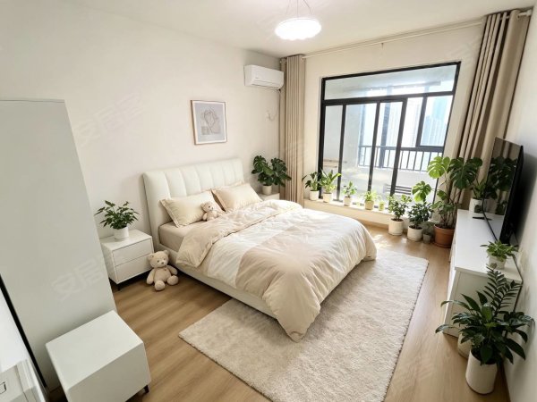塘溪津门水街对面，宝能城一期，主卧次卧带阳台带独卫随时可看房