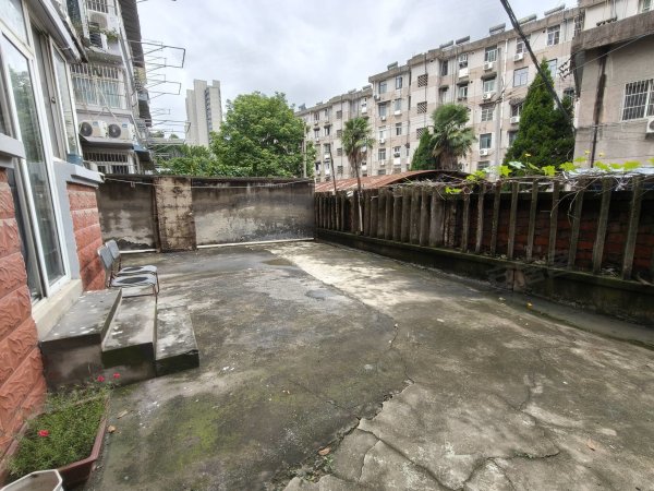 院子开门了_一楼带150平米_两室两厅_领包入住