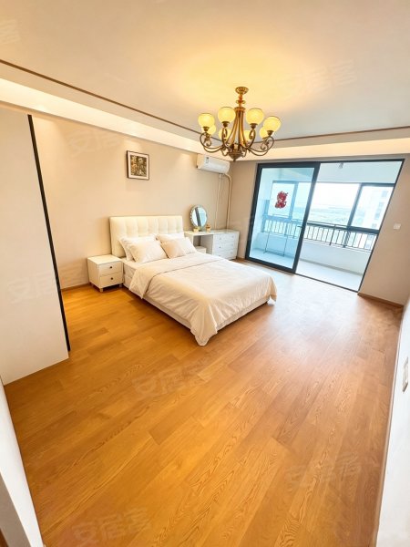 自家房子近中信银行交行融创融园悦湖苑超大阳台房拎包入住包物业