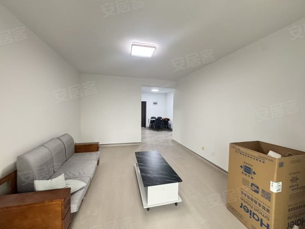 电梯三室1500！近地铁一号线_家电家具齐全_随时看房