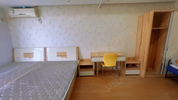 大学城，中环城旁，地铁口附近，国耀花半里一室通燃气