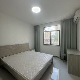 红园小区精装三室一厅南北通透，交通便捷，拎包入住