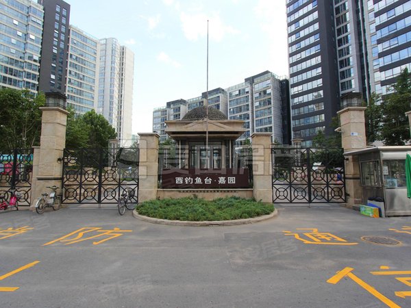 北京海淀航天桥西钓鱼台嘉园好房推荐!客厅双卧朝南三居!双卫生间!