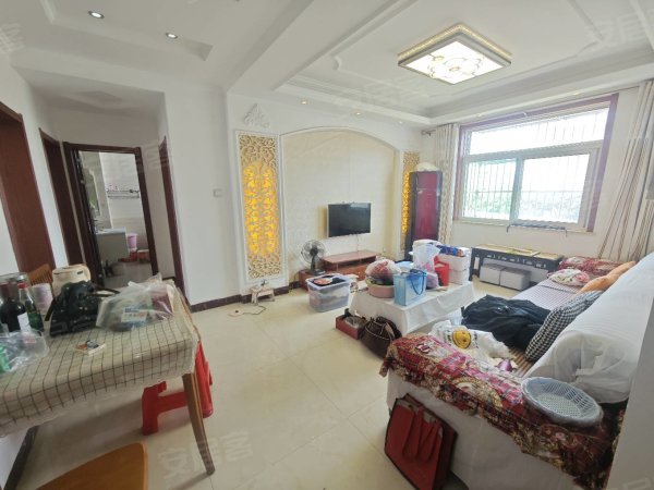 新出自住精装三室_瓷砖地面_客厅柜机_全屋定制衣柜_燃气热水