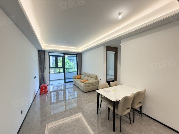 房东住家装修_实图实拍包物业_中央空调地暖_家具家电齐全