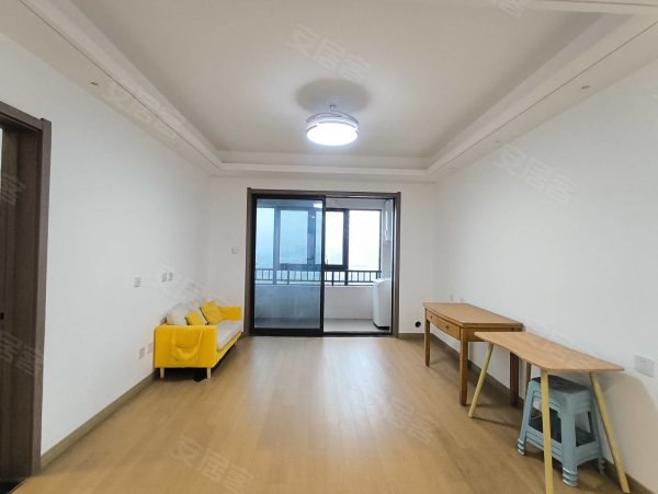 精装修，家具齐全，拎包入住，靠地铁站口，皖职学校，九中学校