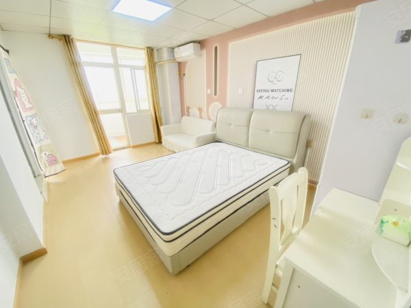 精装朝南主卧阳台独卫_近天鹅湖万达_平安大厦_家具齐全_月付