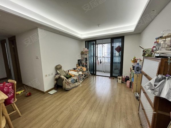 实拍_弘阳湖语时光__精装修_三室两厅一卫一厨_环境极好