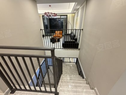 一梯一户_洋房_1楼_底复上下三层_可做工作室_拎包即住