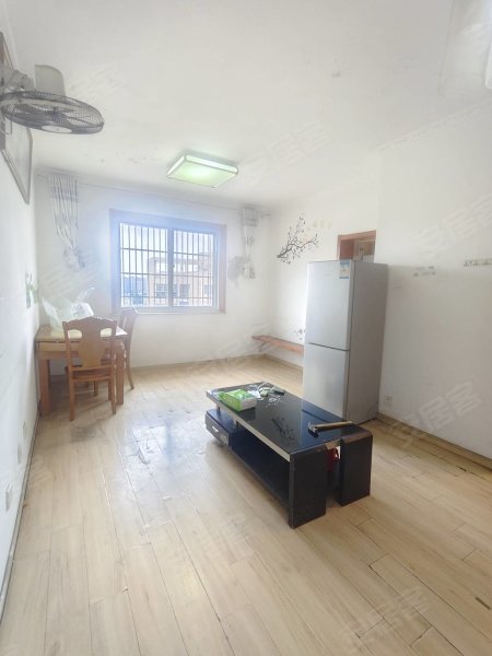 保利东郡附近，新海家园A区，二室二厅简单装修，拎包入住。
