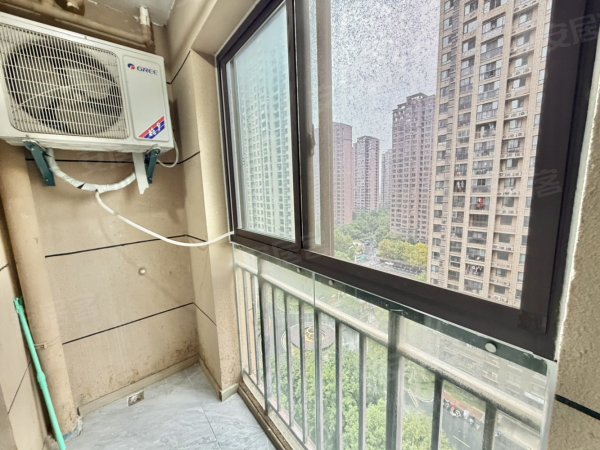 地铁口东方蓝海阳光充足电梯房拎包入住可短租月付银泰联投宝文