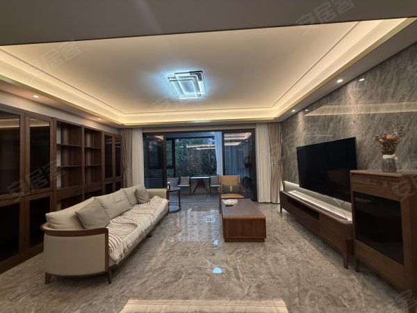 龙湖光年好房实拍_原木家具_豪华装修_各项配套齐全_拎包入住