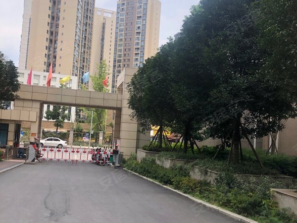 成都天府新区西博城保水逸苑e区天府新区兴隆湖旁天府中学海康威视