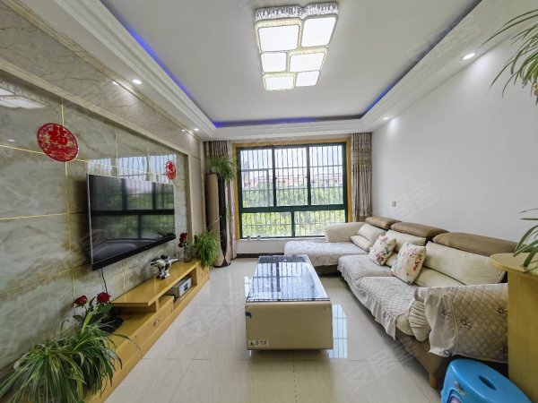 房主自住装修，温馨舒适，客厅柜机挂机，家具家电齐全，拎包入住