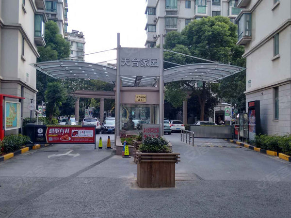 【多图】天台家园(南区),天山租房,远眺西郊林海紧邻!