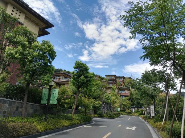 杭州小区 西湖小区 小和山小区 众安白马山庄(别墅)  实景图 1/ 13 &