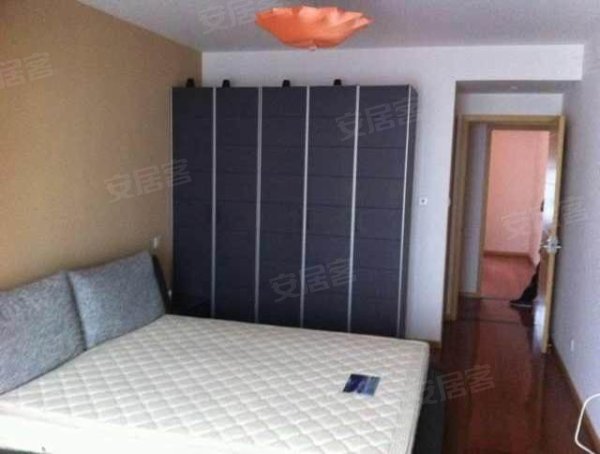 河滨围城,长寿路租房,背对苏州河 梦青园公园 三