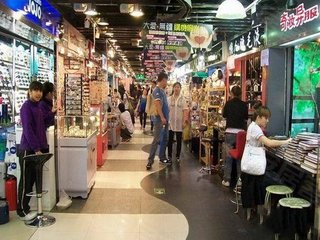 流行前线 地铁站里的地下商城 业主急售 带租放