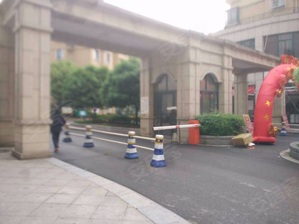 双周小区人口_小区门口照片