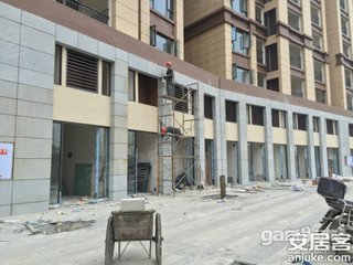 转角位 展示性大 送外摆 独立停车位 有烟道 南