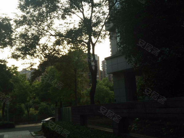 银爵世纪公寓