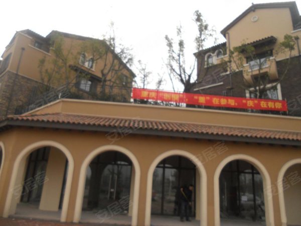 【多图】急售龙湖东桥郡联排别墅带双车位前别墅内黄图片
