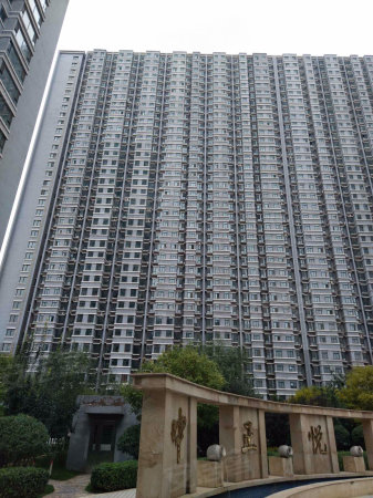 中正悦湾 豪华装修 带家电家具 温馨婚房 大红本 能落户 急