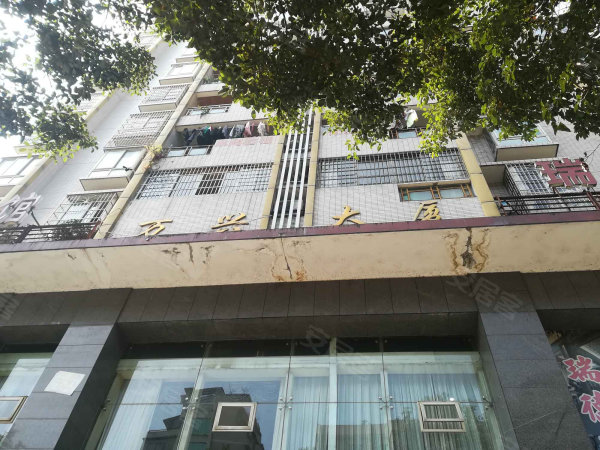 万兴大厦精装三室两厅两卫,小区环境好,出行方便,拎包入住