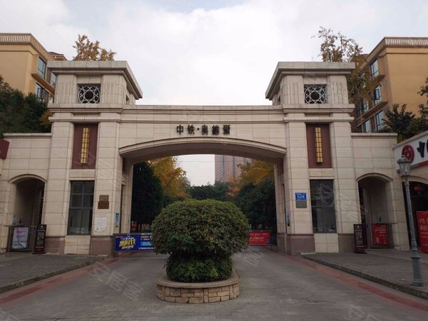 中铁奥维尔二期 88.38平精装套三双卫 近有轨电