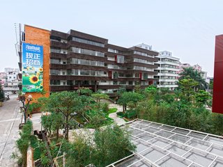 100平方全新花园式写字楼 带电梯、空调、会议