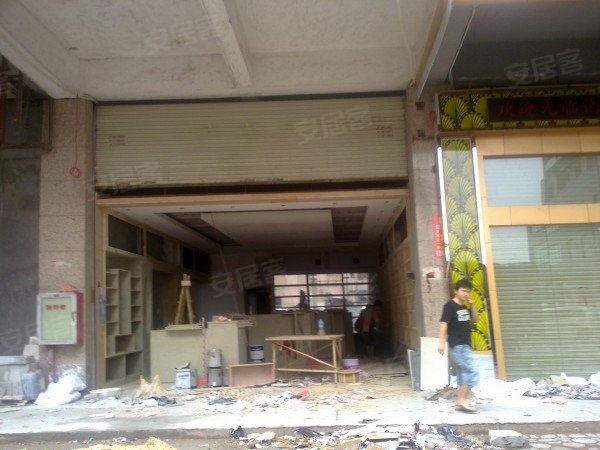 松岗天虹商场临街街铺,难得有一铺出来租,生意