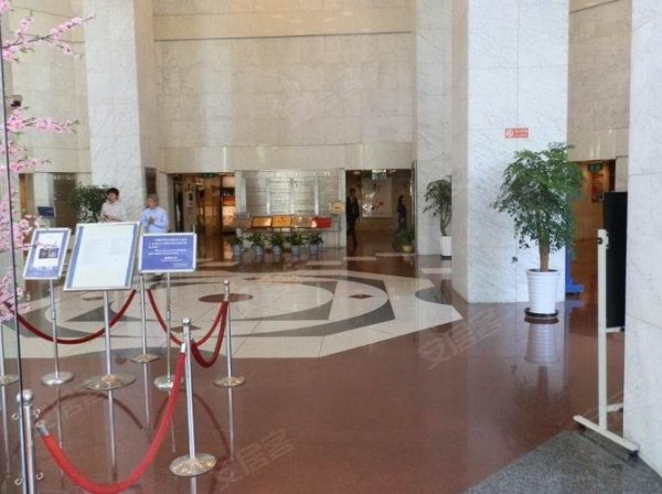 2号线娄山关路站步行10分钟-东方国际大厦,东