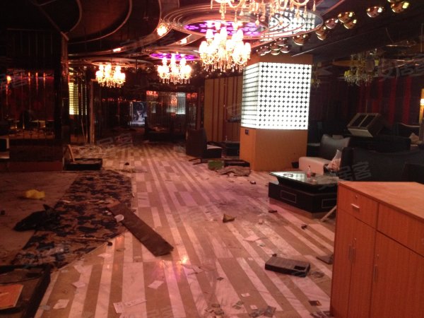 北五环西三旗桥东购物商场一层 年租金130万