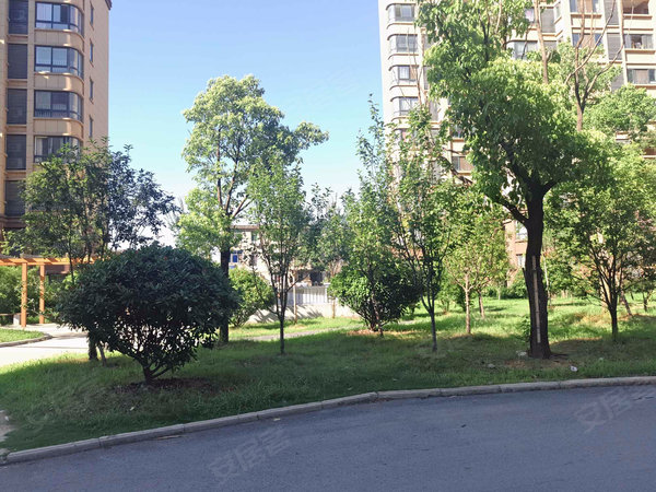 合肥小区 庐江小区 庐江城区小区 缤纷南郡小区实景图 1/ 13 