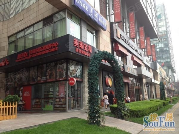 北京最繁华地段 工体北路与工体东路-临街双把